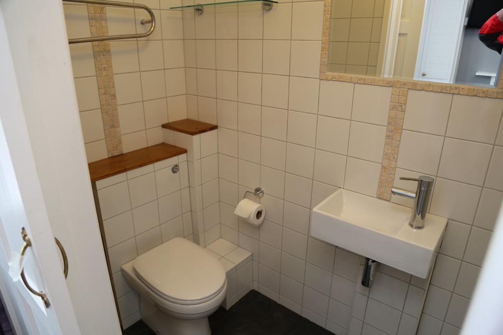 Acorns Guest House Кюм Мартин Екстериор снимка