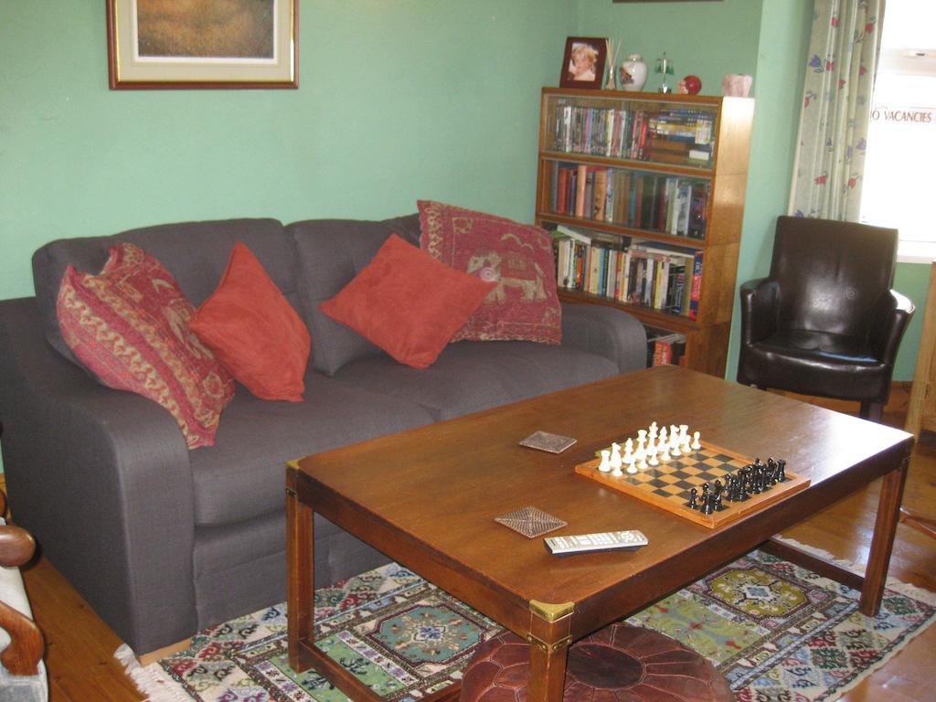 Acorns Guest House Кюм Мартин Екстериор снимка