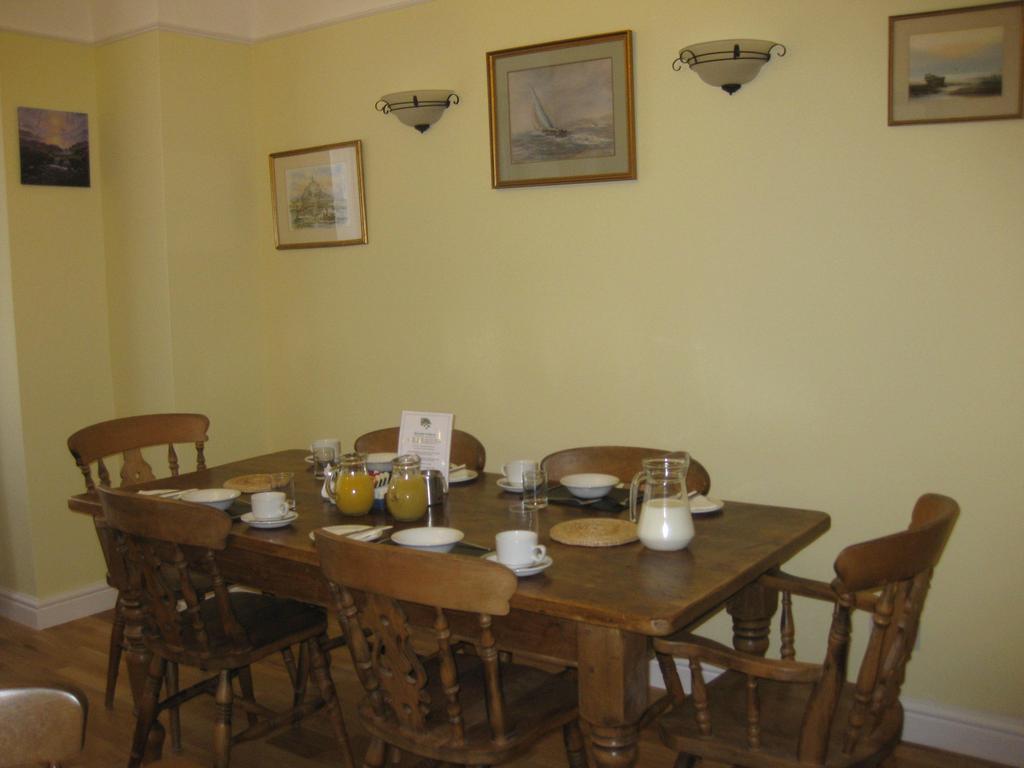 Acorns Guest House Кюм Мартин Екстериор снимка